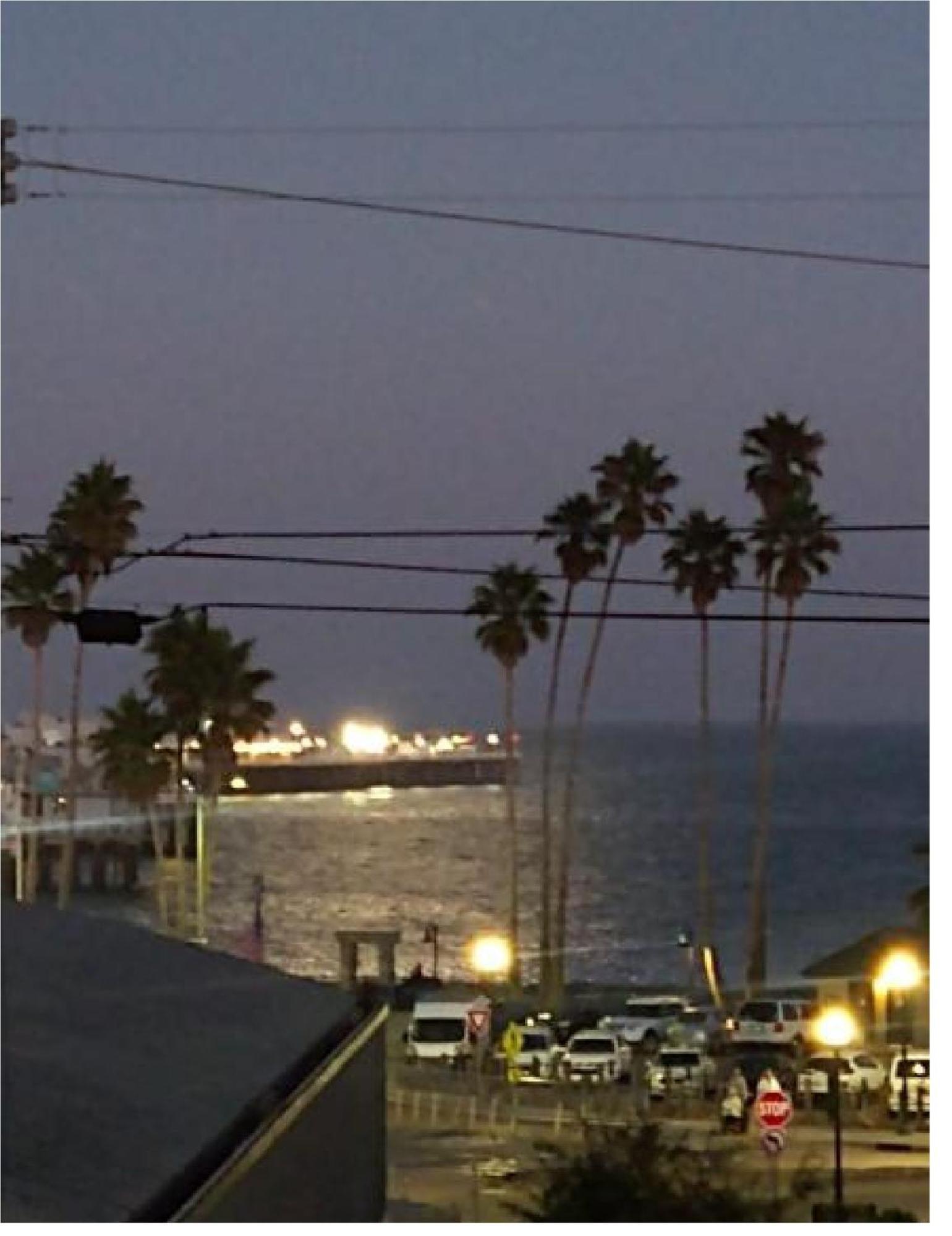 Howard Johnson By Wyndham Santa Cruz Beach Boardwalk Exterior photo