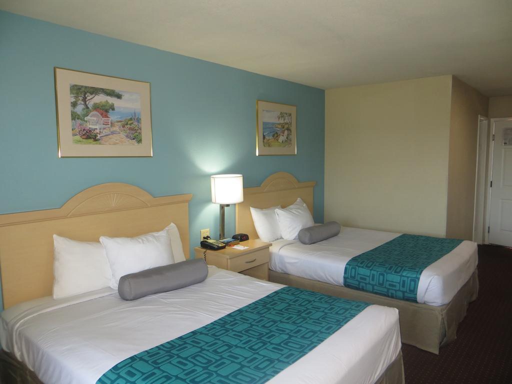Howard Johnson By Wyndham Santa Cruz Beach Boardwalk Exterior photo